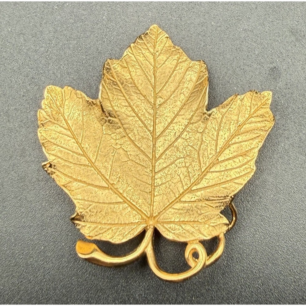 TRIFARI Vintage Gold Tone Maple Leaf Brooch Signed Costume Jewelry Pin